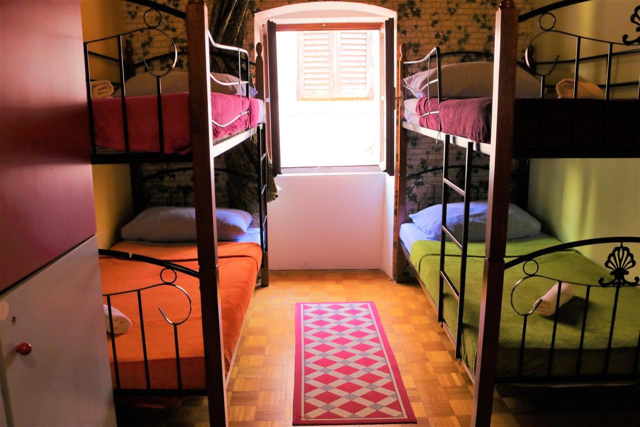 Hostel Alma 2 Πόρετς Εξωτερικό φωτογραφία